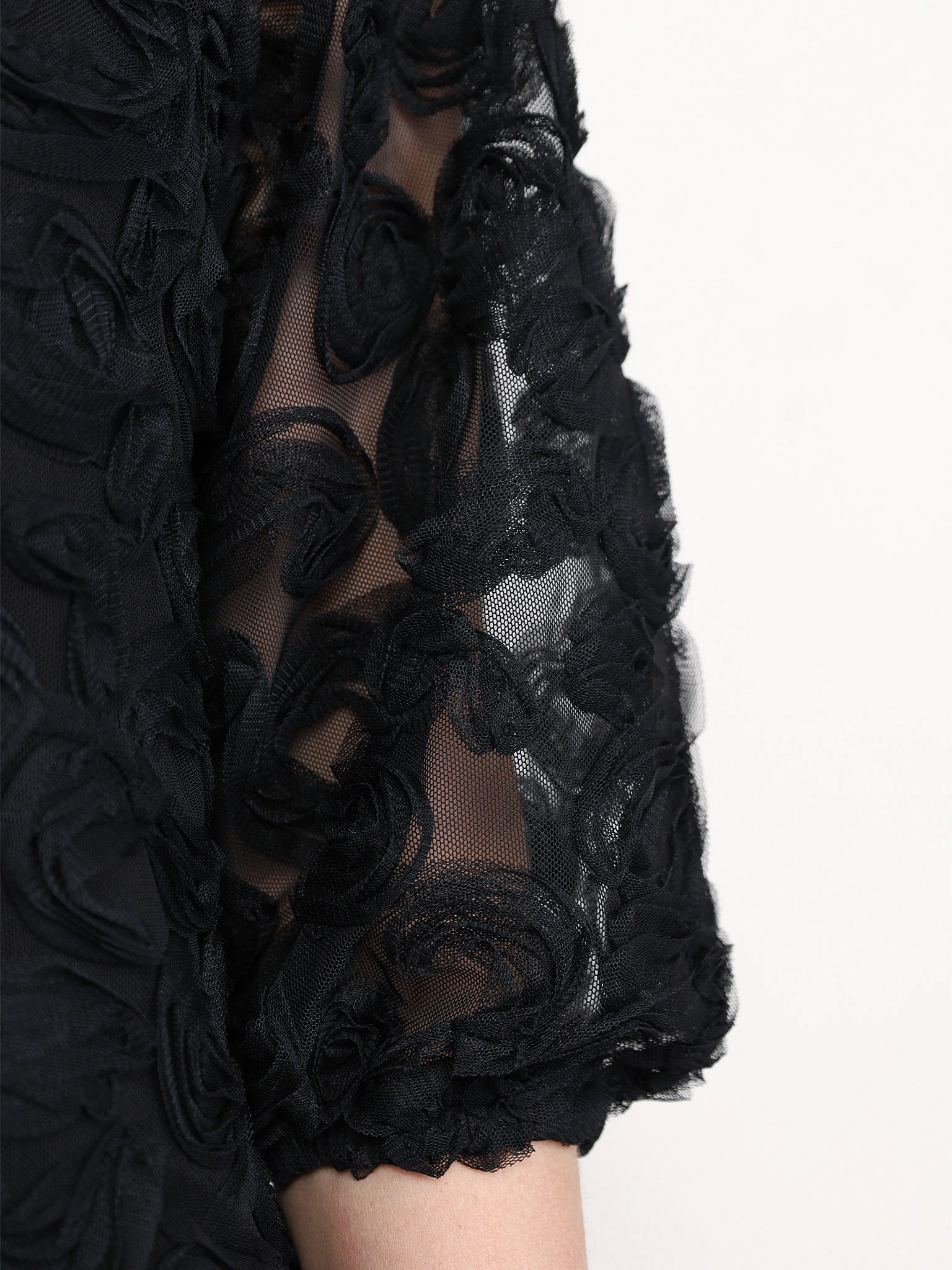 Платье черного цвета из фактурного трикотажа